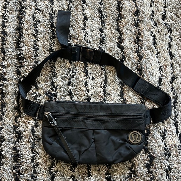lululemon athletica Bags Vintage Lululemon Black Nylon Fanny Pack